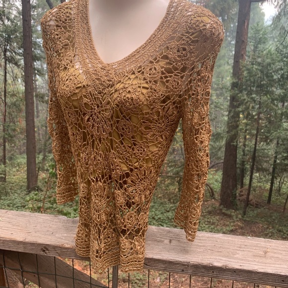 Cable & Gauge burnt gold crochet layered( with cami) neutral pullover sweater - Picture 12 of 12